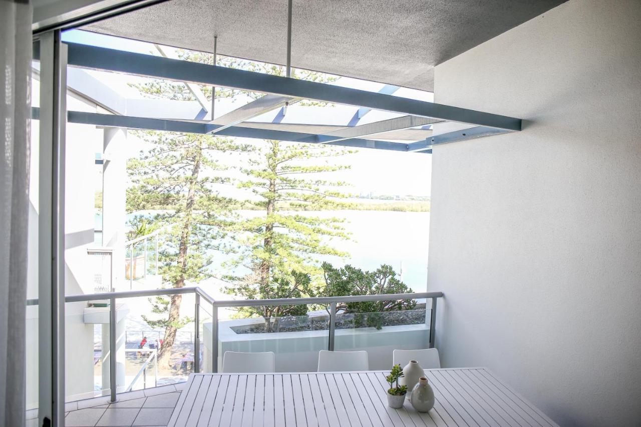 Rumba Beach Resort Caloundra Exterior photo A balcony