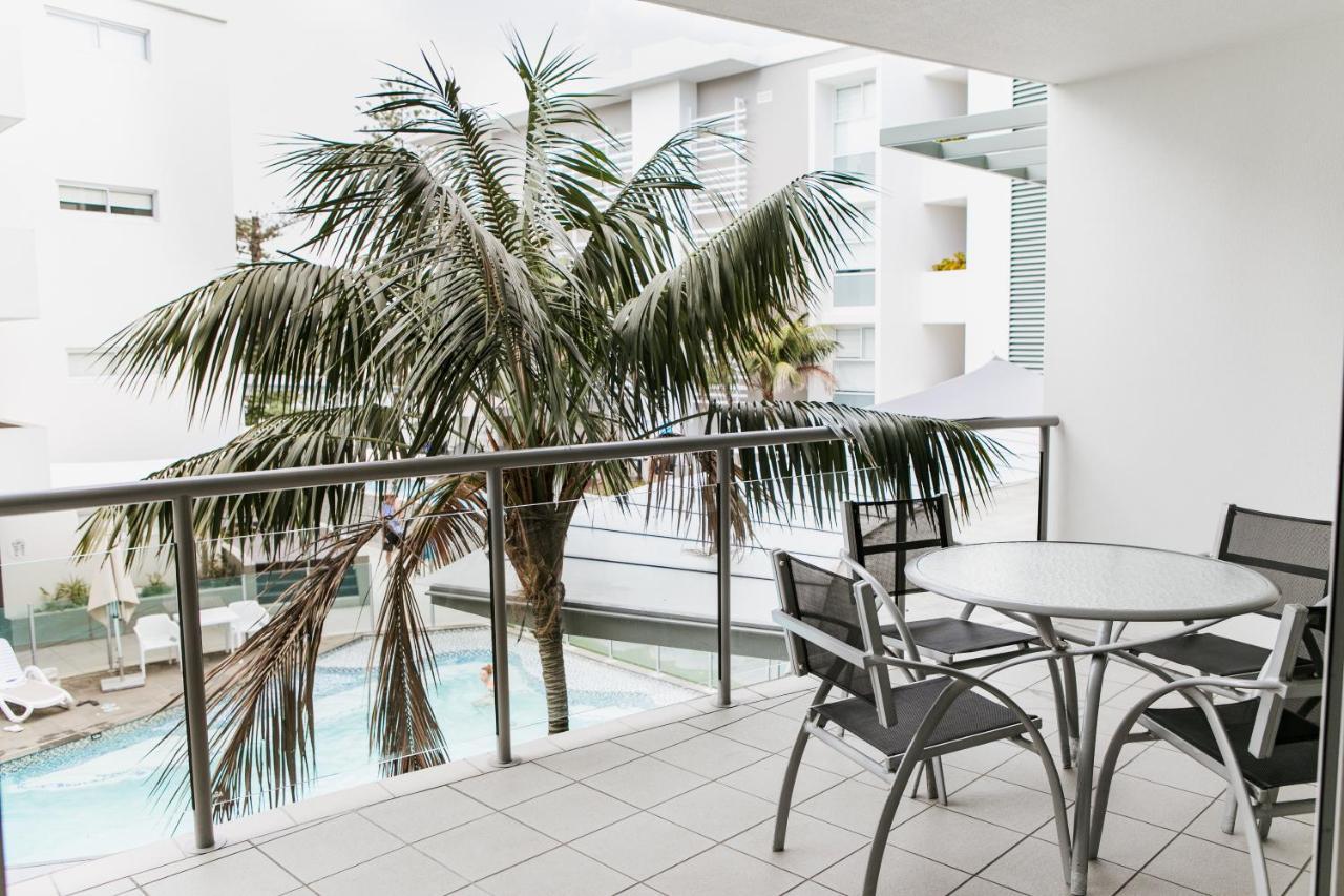 Rumba Beach Resort Caloundra Exterior photo A balcony at the hotel