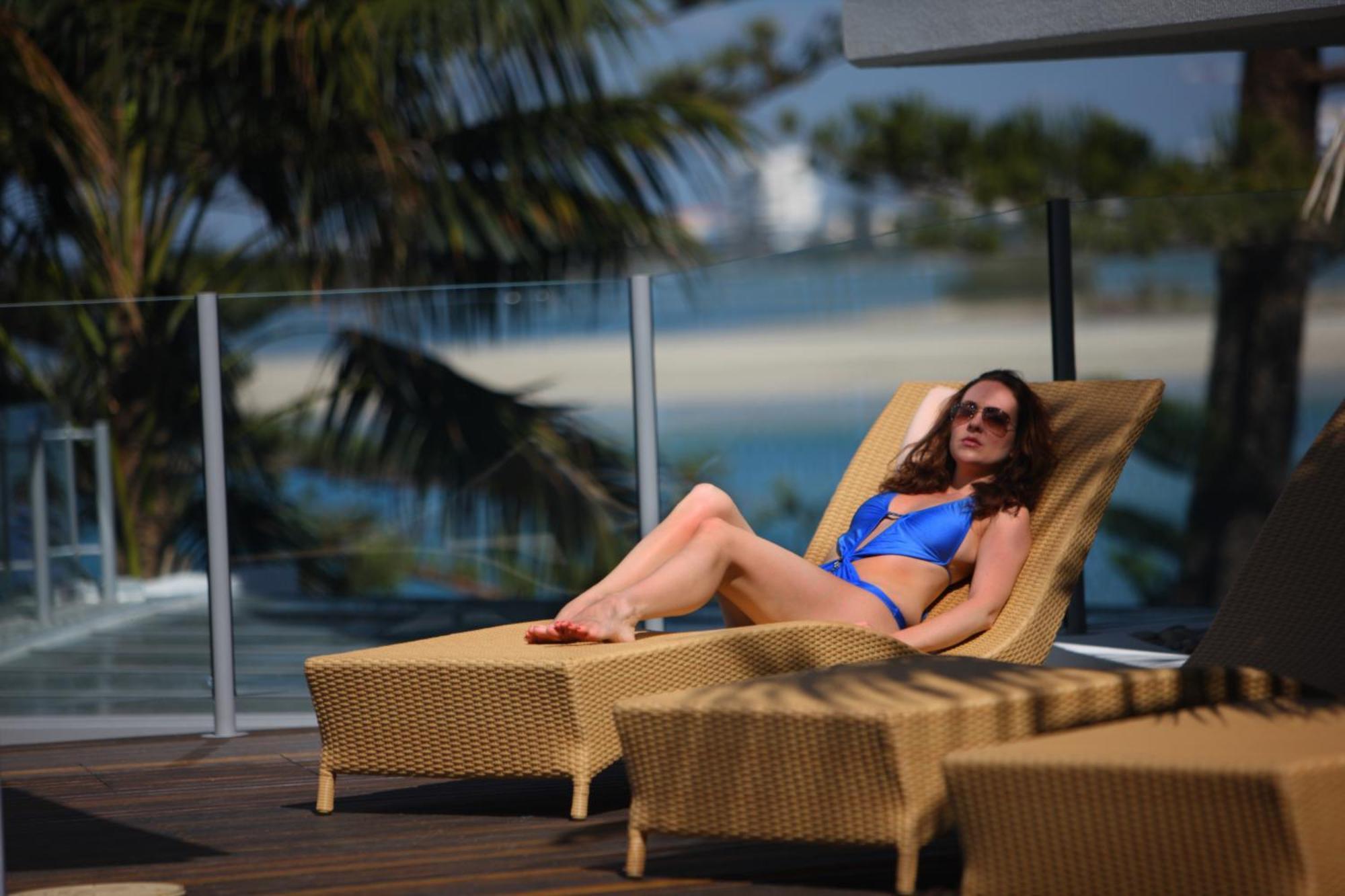 Rumba Beach Resort Caloundra Exterior photo A woman sunbathing